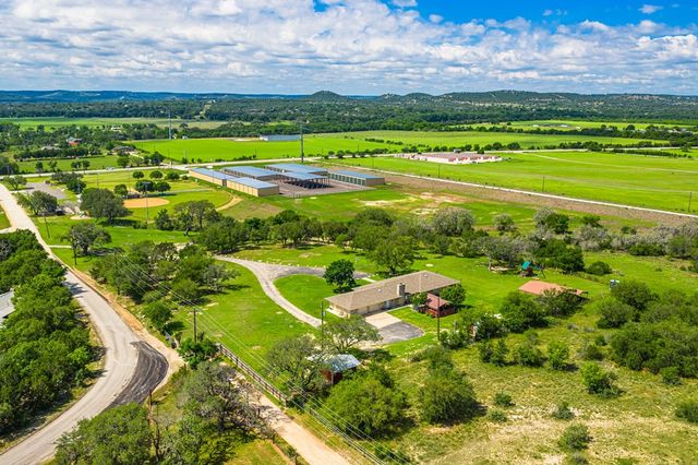 130 Willow Bend Rd, Center Point, TX 78010
