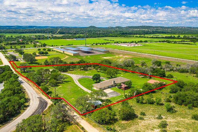 130 Willow Bend Rd, Center Point, TX 78010