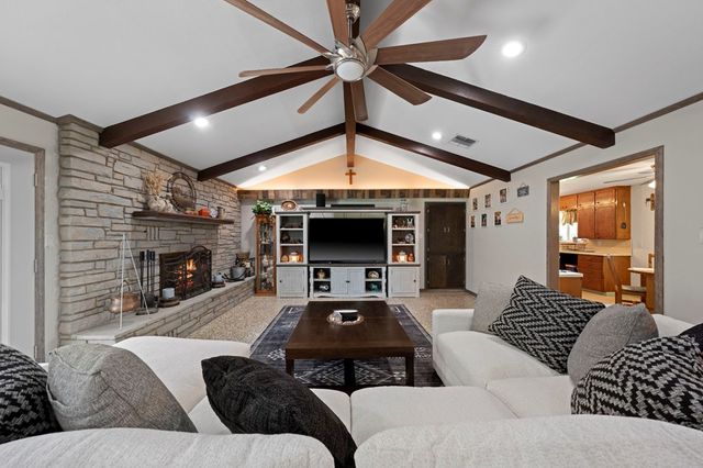 130 Willow Bend Rd, Center Point, TX 78010