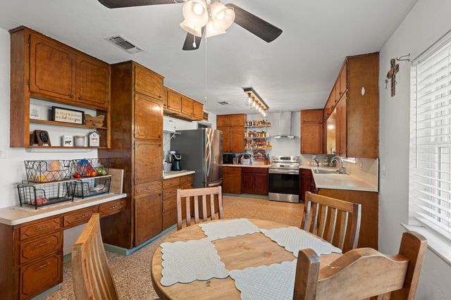 130 Willow Bend Rd, Center Point, TX 78010