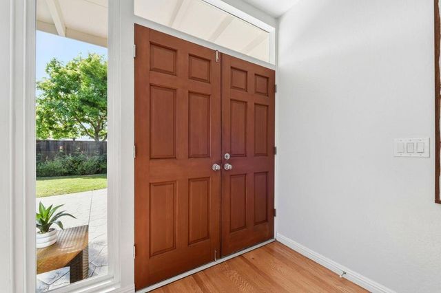 201 Thompson Square, Mountain View, CA 94043