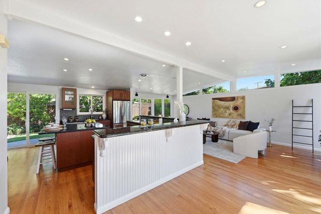 201 Thompson Square, Mountain View, CA 94043