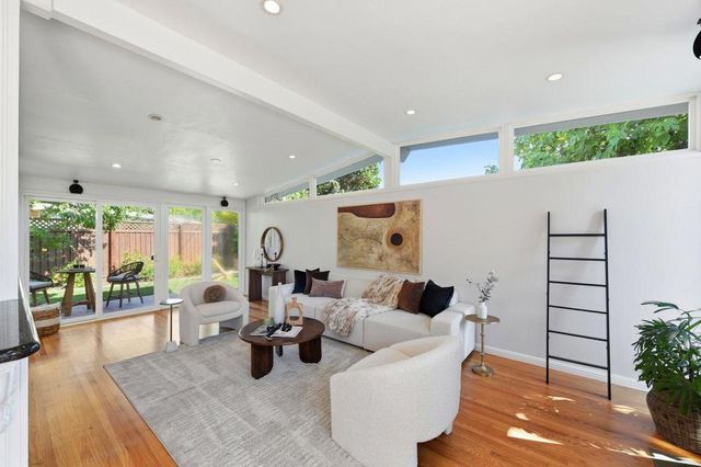201 Thompson Square, Mountain View, CA 94043