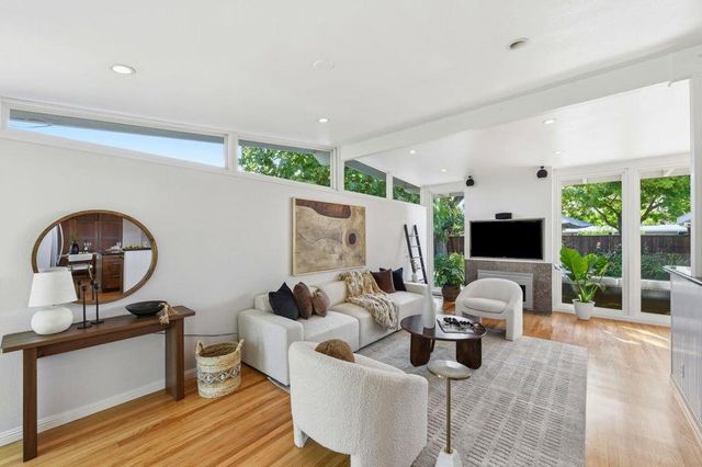 201 Thompson Square, Mountain View, CA 94043