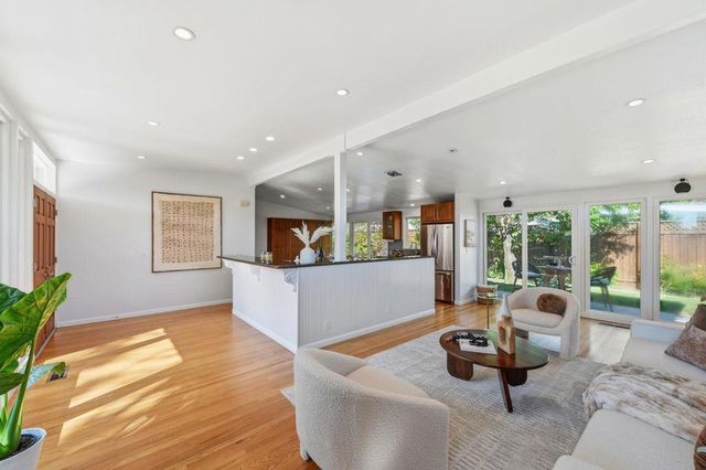 201 Thompson Square, Mountain View, CA 94043