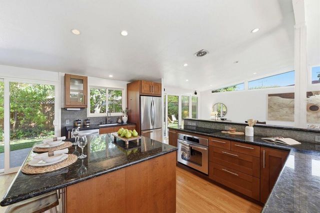 201 Thompson Square, Mountain View, CA 94043