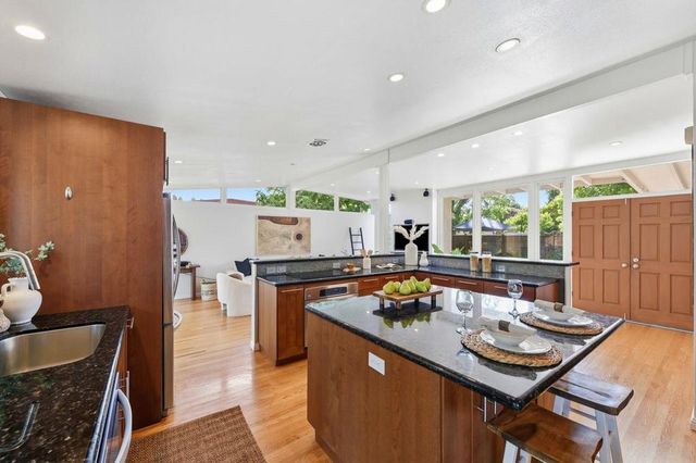 201 Thompson Square, Mountain View, CA 94043