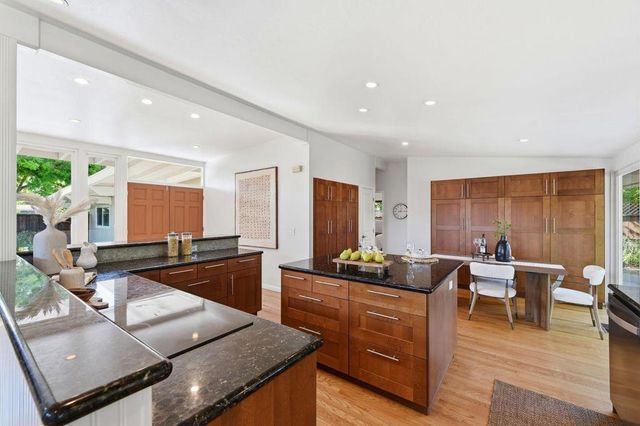 201 Thompson Square, Mountain View, CA 94043