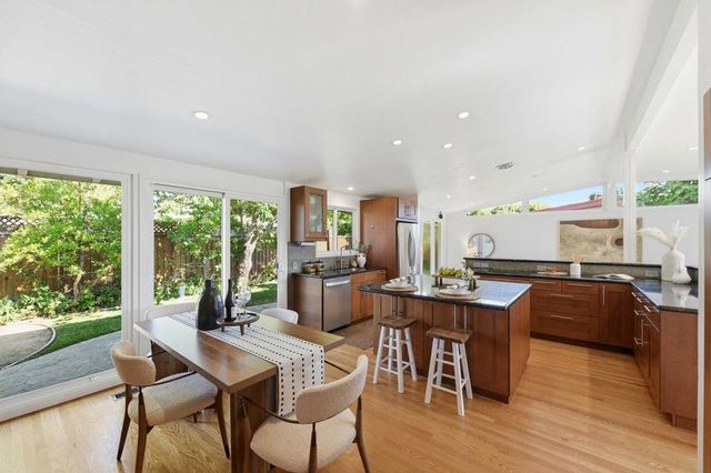 201 Thompson Square, Mountain View, CA 94043