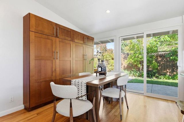 201 Thompson Square, Mountain View, CA 94043