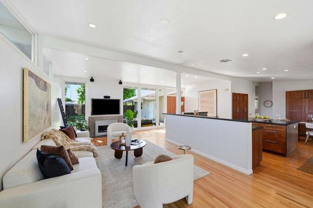 201 Thompson Square, Mountain View, CA 94043