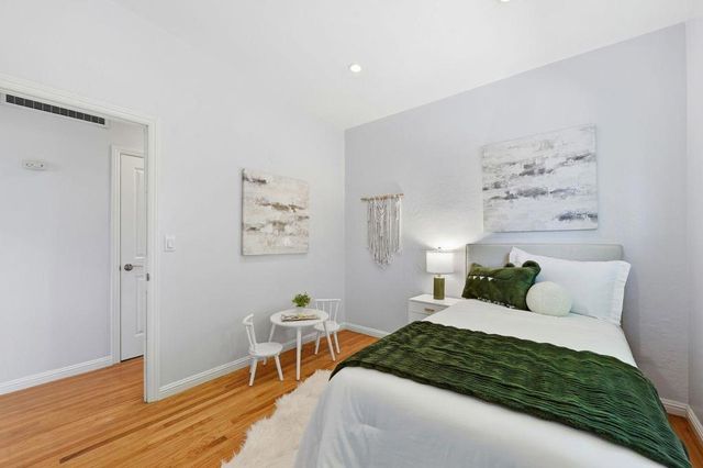 201 Thompson Square, Mountain View, CA 94043
