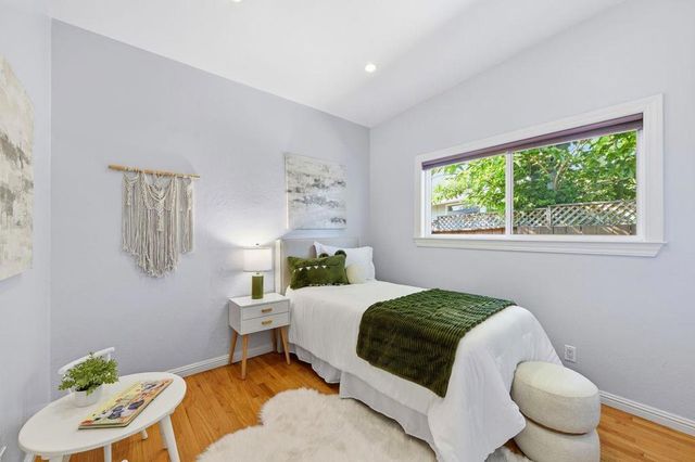 201 Thompson Square, Mountain View, CA 94043