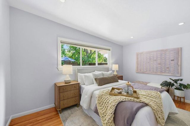 201 Thompson Square, Mountain View, CA 94043