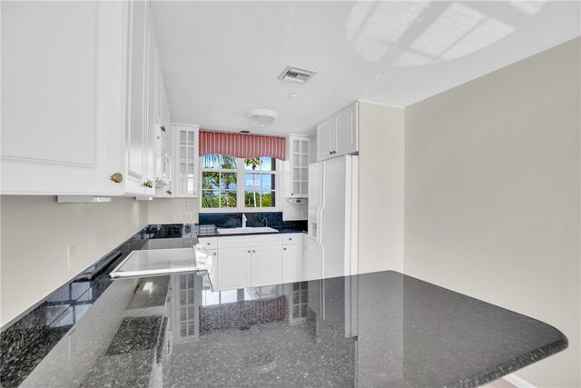 5540 N Harbor Village Drive 305, Vero Beach, FL 32967