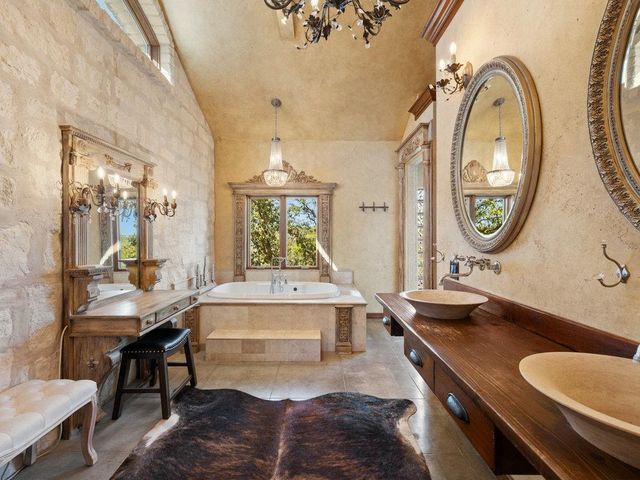 4200 Cypress Canyon TRL, Spicewood, TX 78669