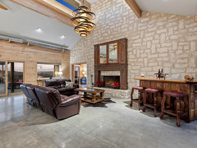 4200 Cypress Canyon TRL, Spicewood, TX 78669