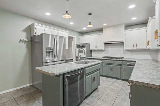 2112 Bentham Place, Yukon, OK 73099