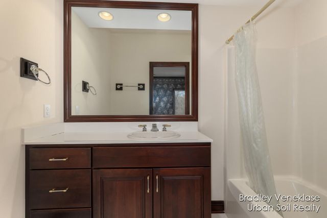 7635 Sandy Hollow Drive, Alto, MI 49302