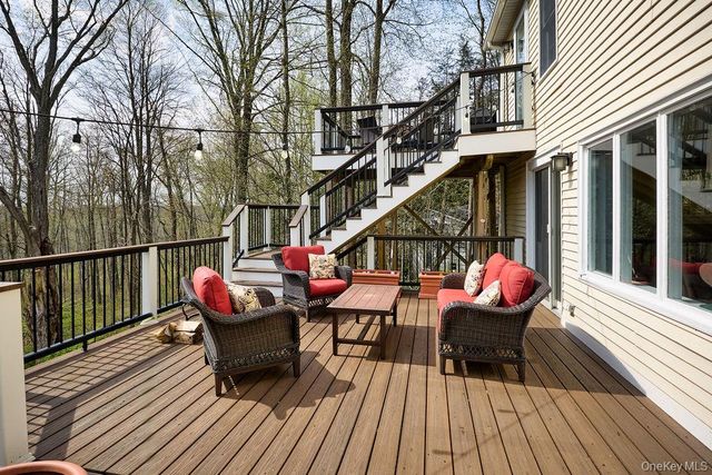 8 Debbie Lane, Cross River, NY 10518