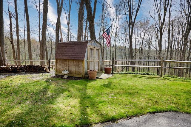 8 Debbie Lane, Cross River, NY 10518