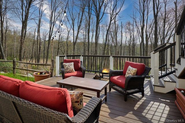 8 Debbie Lane, Cross River, NY 10518