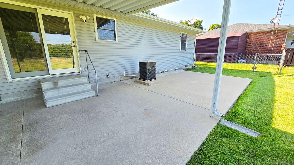 Image 13 of property listing at 431 Easthaven Drive, Centralia, IL 62801
