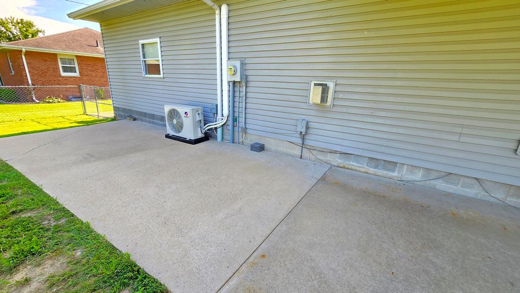 Image 14 of property listing at 431 Easthaven Drive, Centralia, IL 62801