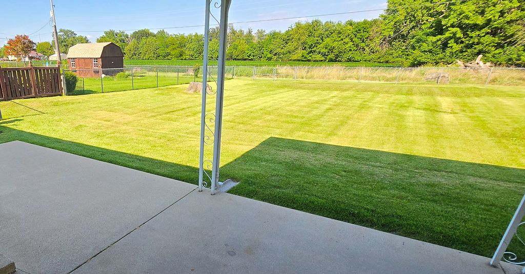 Image 16 of property listing at 431 Easthaven Drive, Centralia, IL 62801