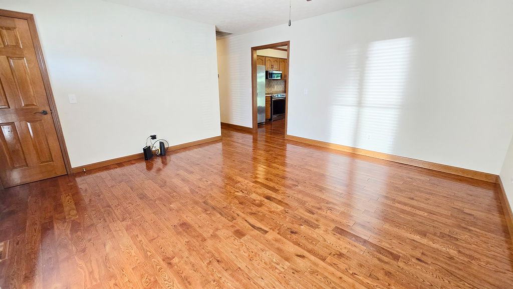 Image 19 of property listing at 431 Easthaven Drive, Centralia, IL 62801
