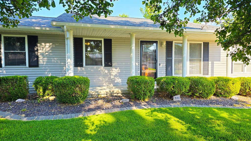 Image 3 of property listing at 431 Easthaven Drive, Centralia, IL 62801