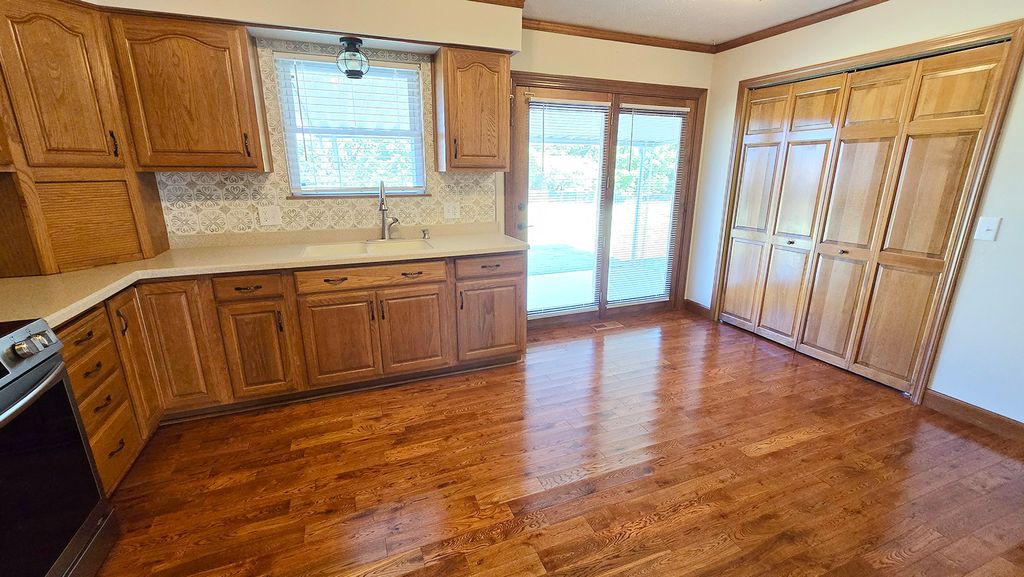 Image 24 of property listing at 431 Easthaven Drive, Centralia, IL 62801