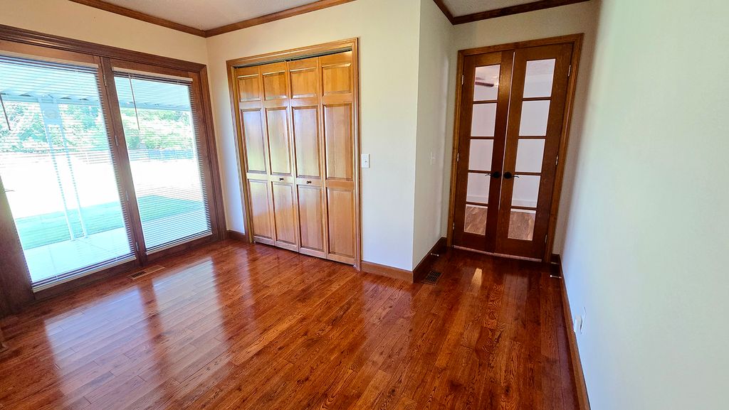 Image 25 of property listing at 431 Easthaven Drive, Centralia, IL 62801