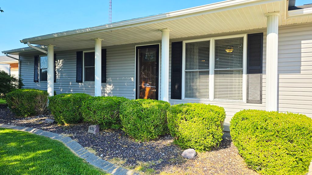Image 4 of property listing at 431 Easthaven Drive, Centralia, IL 62801