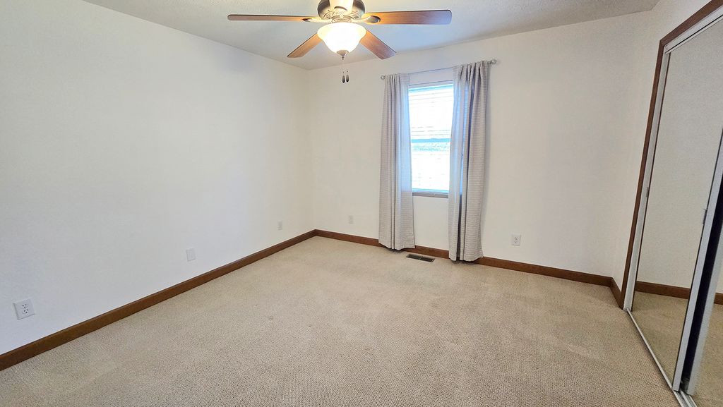 Image 40 of property listing at 431 Easthaven Drive, Centralia, IL 62801