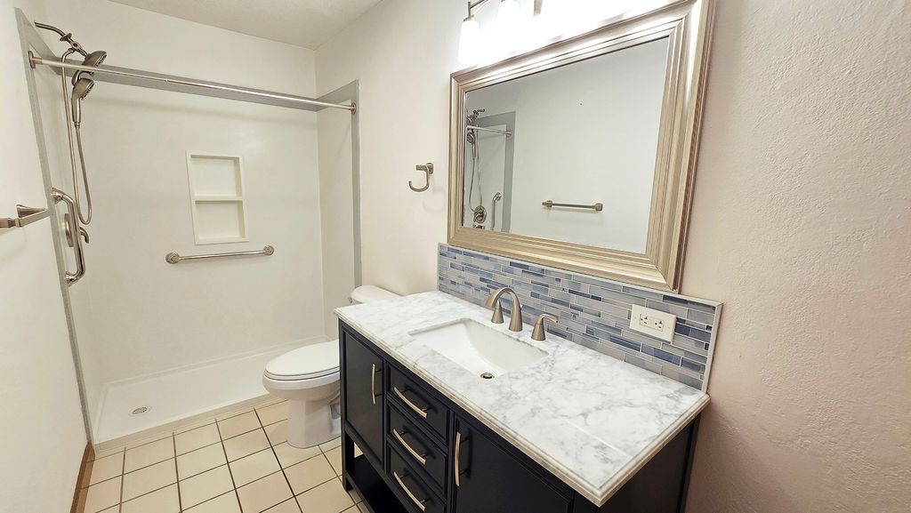 Image 49 of property listing at 431 Easthaven Drive, Centralia, IL 62801