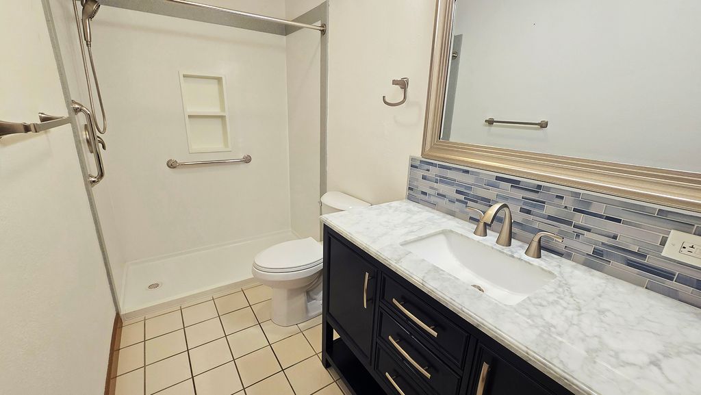 Image 50 of property listing at 431 Easthaven Drive, Centralia, IL 62801
