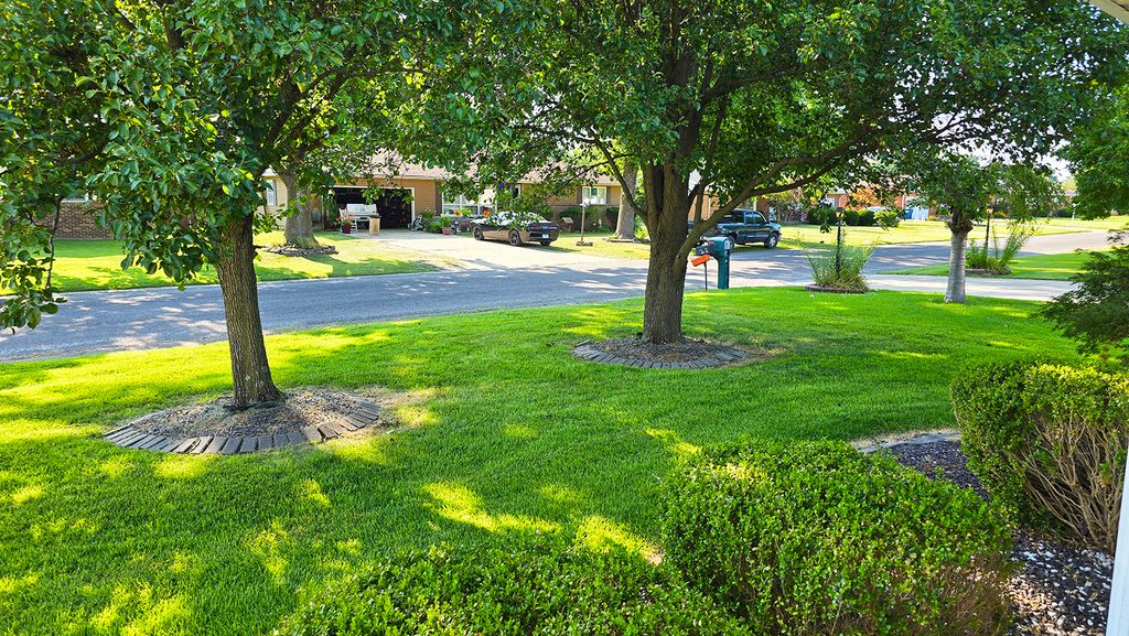 Image 6 of property listing at 431 Easthaven Drive, Centralia, IL 62801