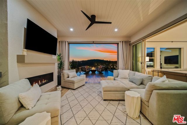 2501 Presley Court, Camarillo, CA 93012