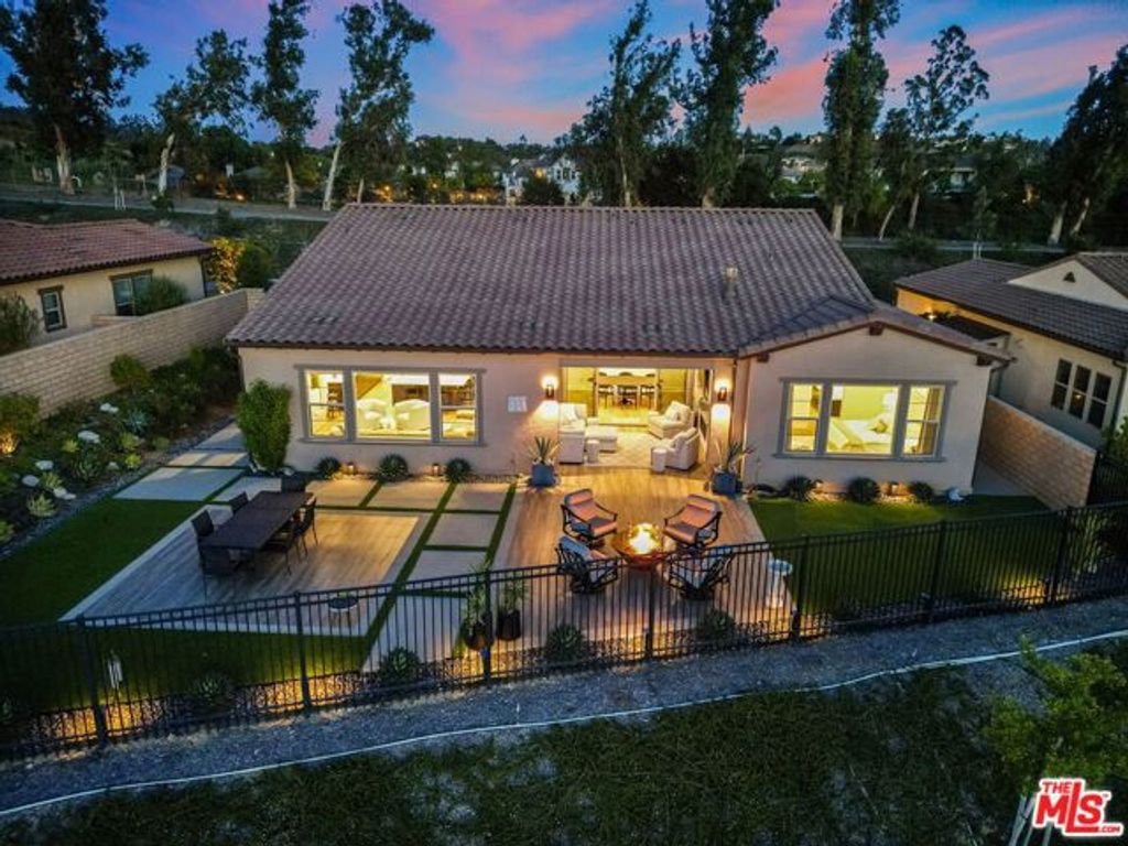 2501 Presley Court, Camarillo, CA 93012