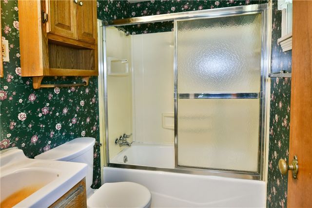 184 Mcclain Ln, New Castle, PA 16105