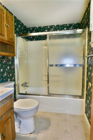 184 Mcclain Ln, New Castle, PA 16105