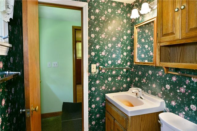 184 Mcclain Ln, New Castle, PA 16105