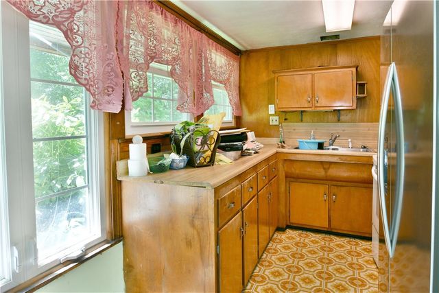 184 Mcclain Ln, New Castle, PA 16105