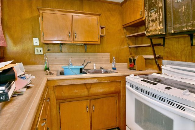 184 Mcclain Ln, New Castle, PA 16105