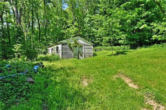 184 Mcclain Ln, New Castle, PA 16105