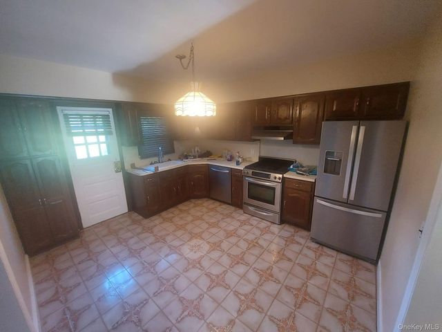 368 Packman Avenue, Mount Vernon, NY 10552