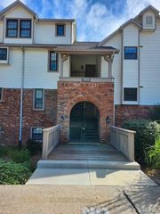 2806 Par Valley Court A, St Louis, MO 63129