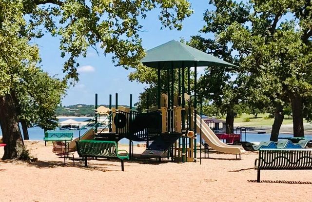 212 Venture BLVD S, Point Venture, TX 78645