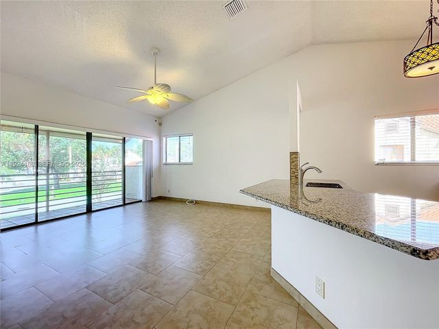 20 Via De Casas Sur 202, Boynton Beach, FL 33426